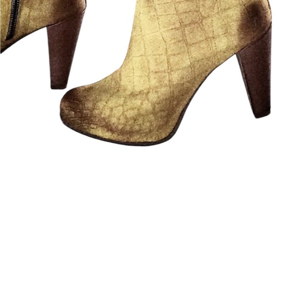 Grotesque size 7.5 (38 Euro) snake print 2 tone (intentional shading toes) GUC - Picture 2 of 16